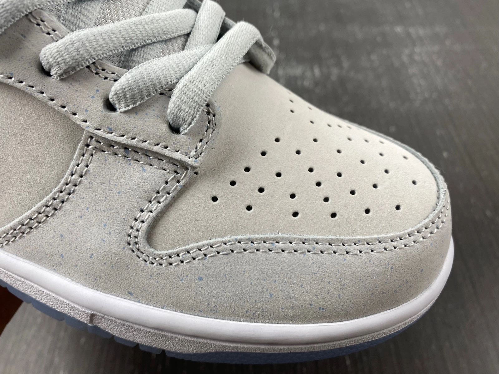 Nike SB Dunk Low White Lobster (Friends and Family)  FD8776-100