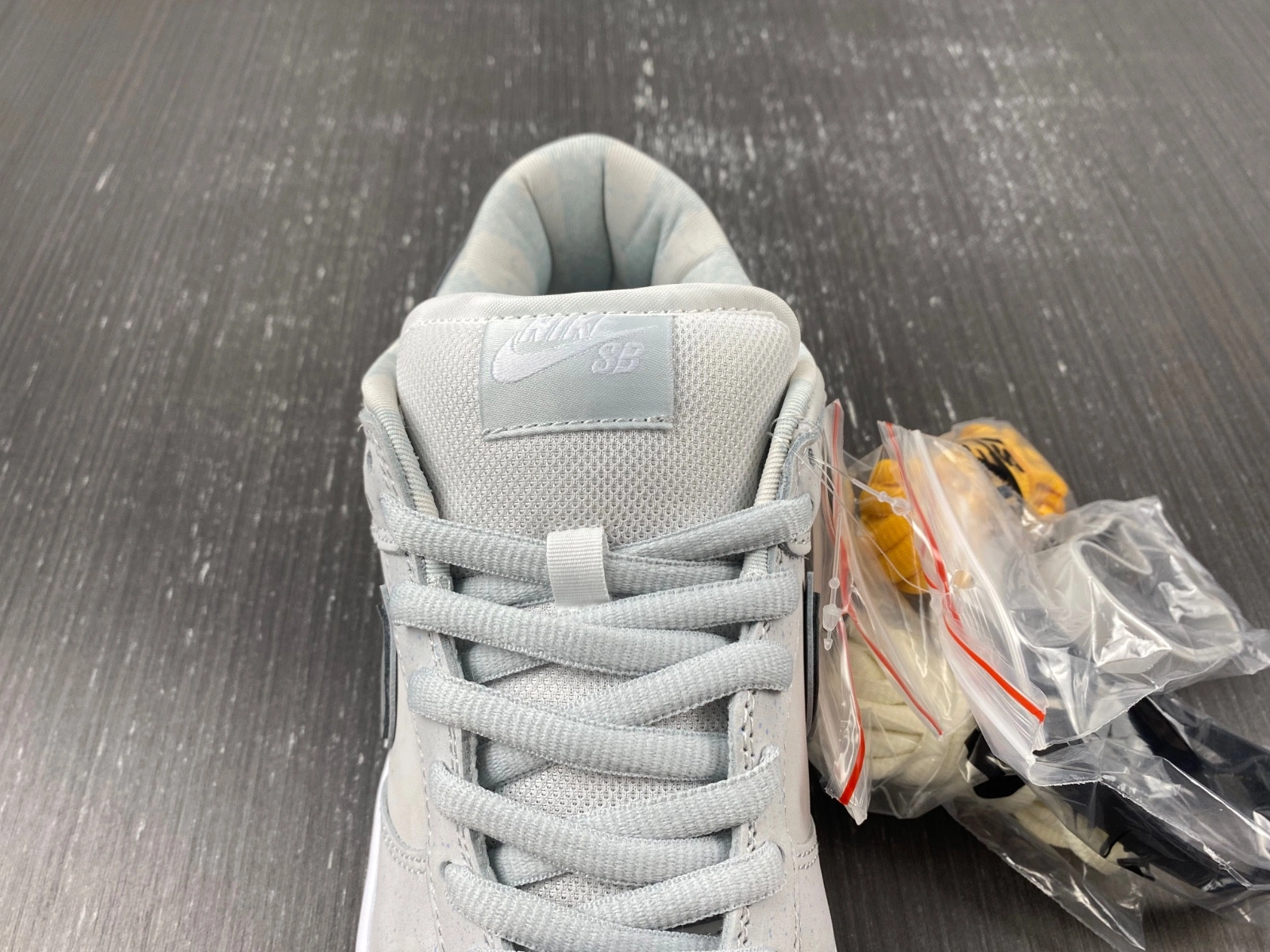 Nike SB Dunk Low White Lobster (Friends and Family)  FD8776-100