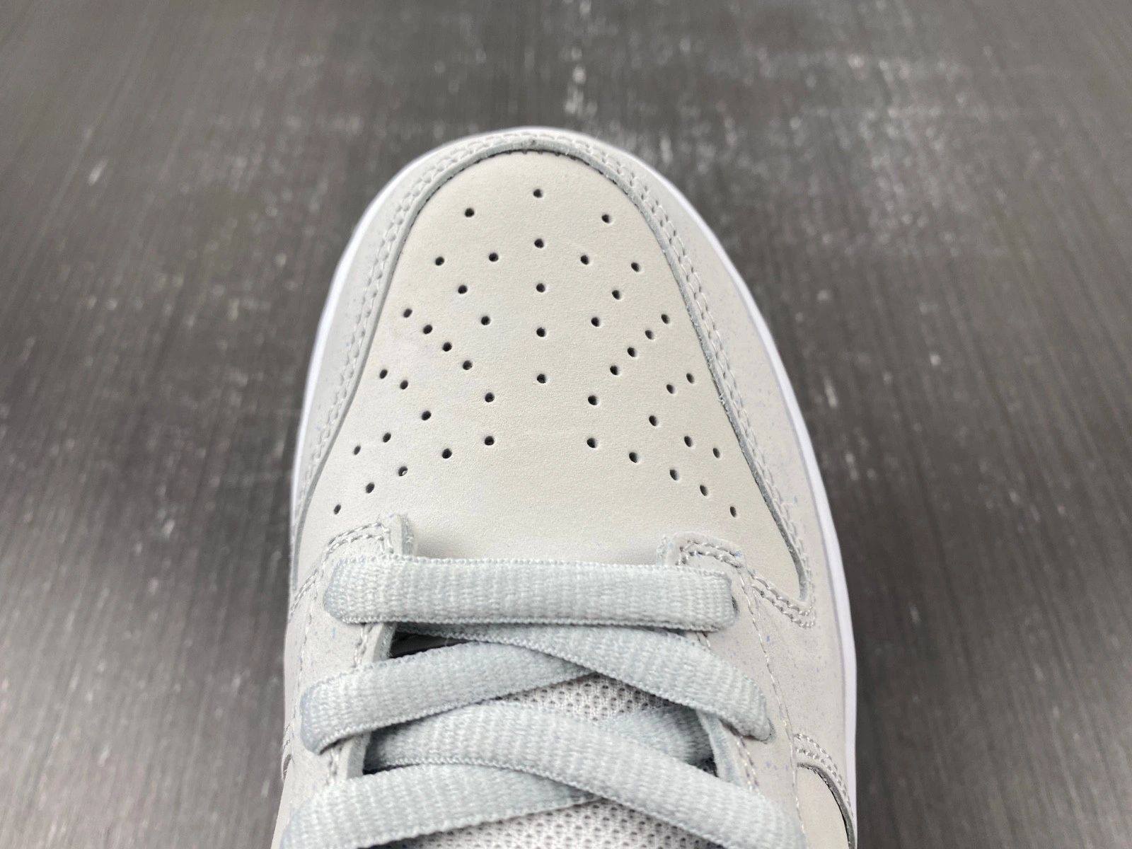 Nike SB Dunk Low White Lobster (Friends and Family)  FD8776-100