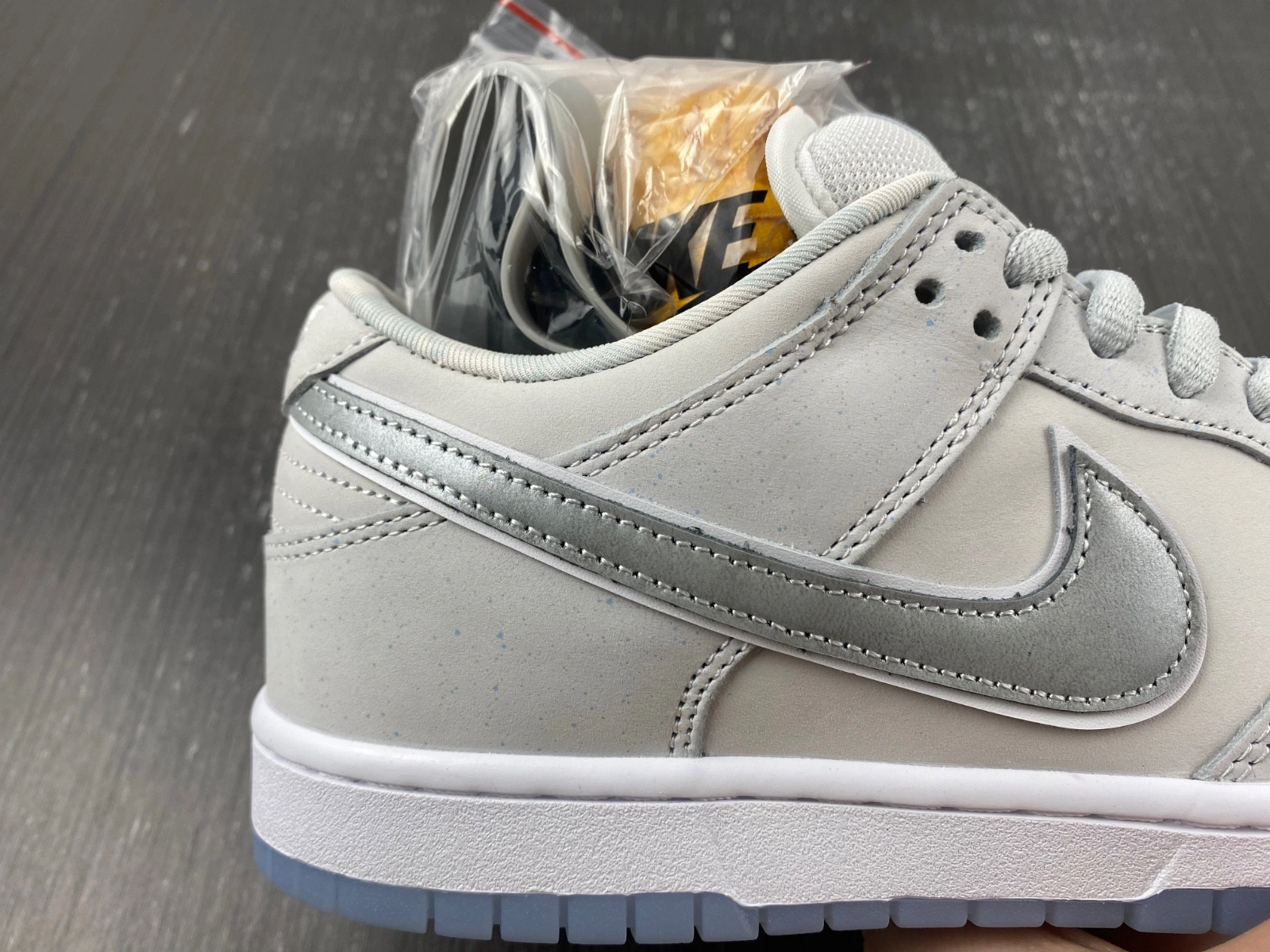 Nike SB Dunk Low White Lobster (Friends and Family)  FD8776-100