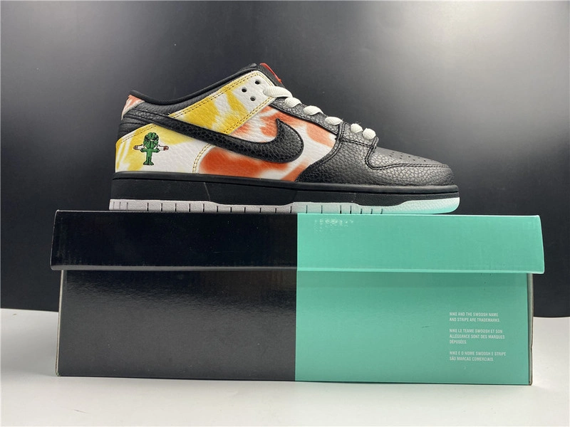 Nike SB Dunk Low“Raygun”  BQ6832-001