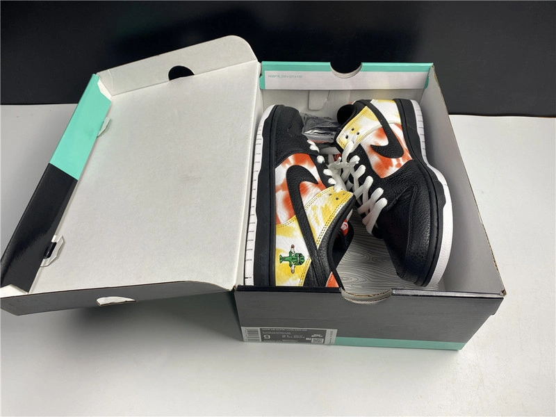 Nike SB Dunk Low“Raygun”  BQ6832-001