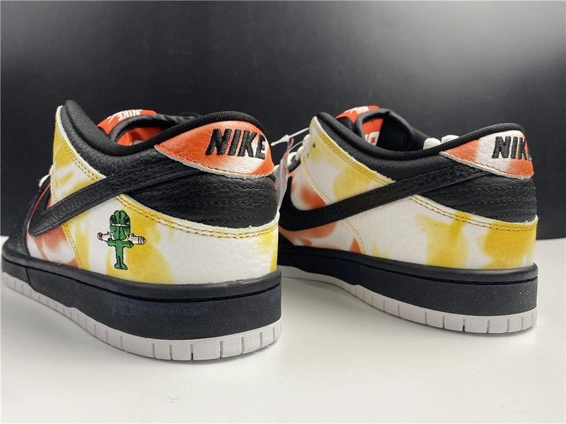 Nike SB Dunk Low“Raygun”  BQ6832-001