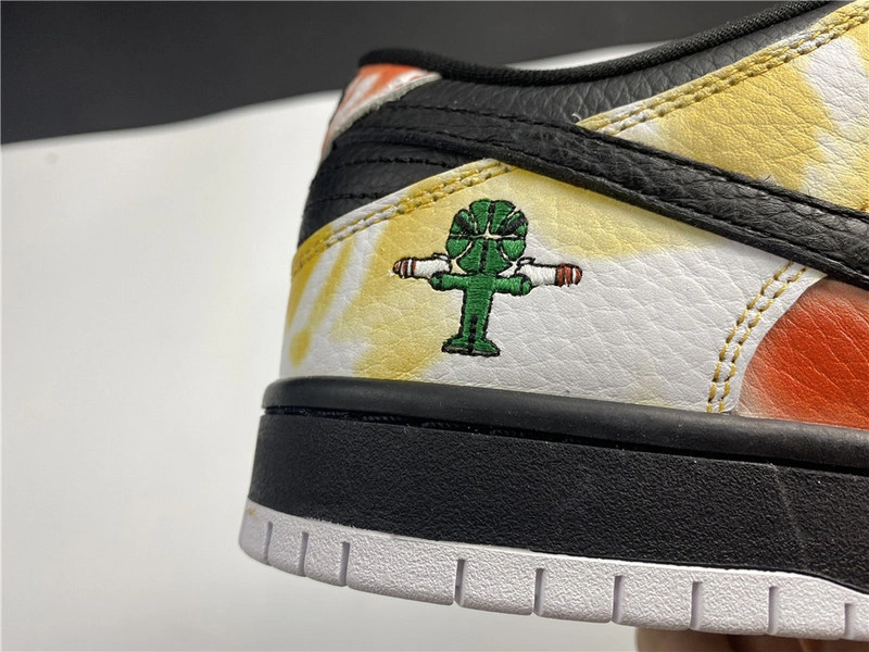 Nike SB Dunk Low“Raygun”  BQ6832-001