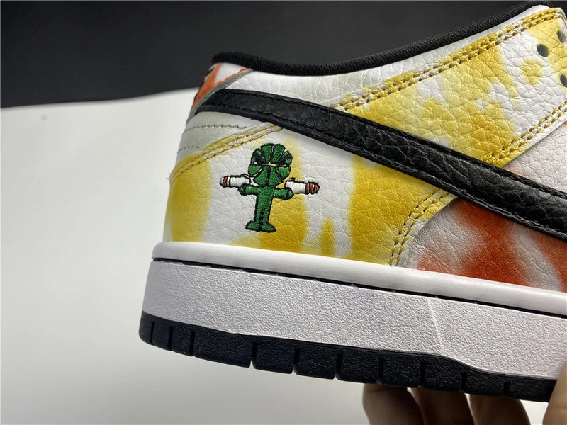 Nike SB Dunk Low“Raygun”  BQ6832-101