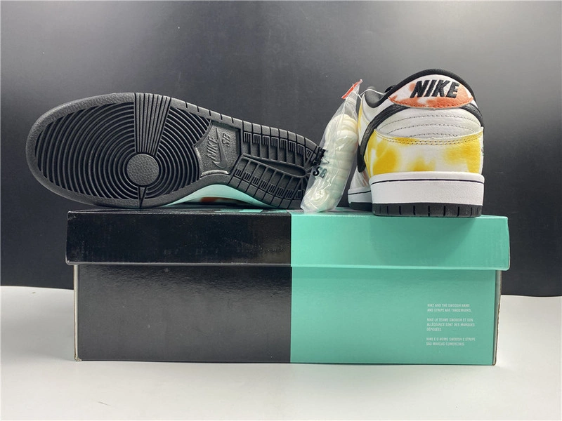 Nike SB Dunk Low“Raygun”  BQ6832-101