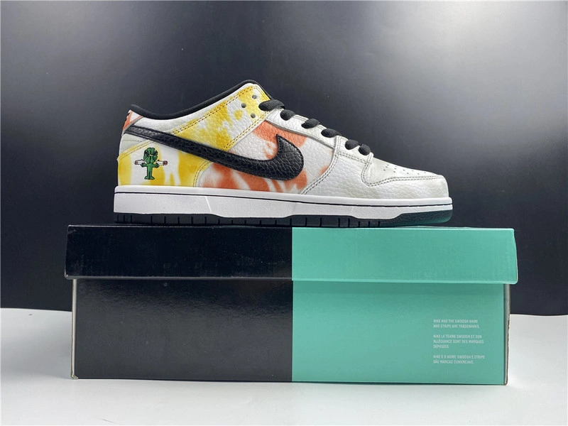 Nike SB Dunk Low“Raygun”  BQ6832-101