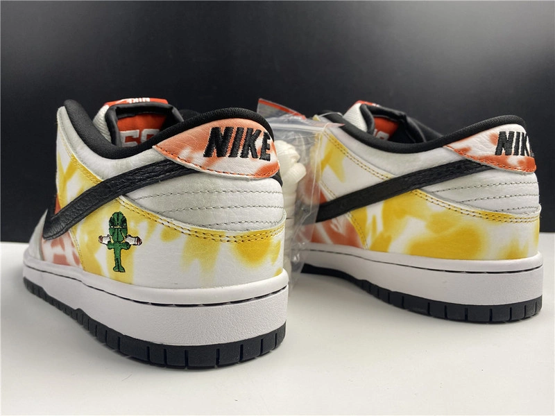 Nike SB Dunk Low“Raygun”  BQ6832-101