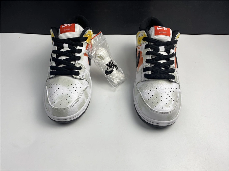 Nike SB Dunk Low“Raygun”  BQ6832-101