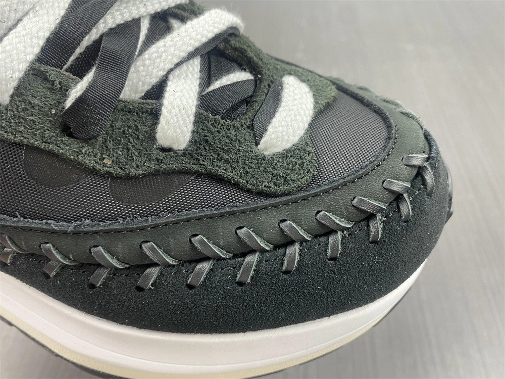 Nike Vaporwaffle sacai Jean Paul Gaultier Black White   DH9186-001