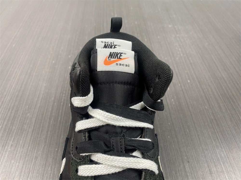 Nike Vaporwaffle sacai Jean Paul Gaultier Black White   DH9186-001