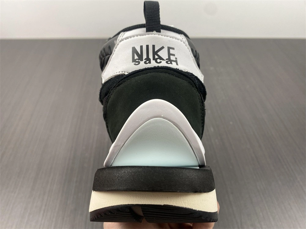 Nike Vaporwaffle sacai Jean Paul Gaultier Black White   DH9186-001
