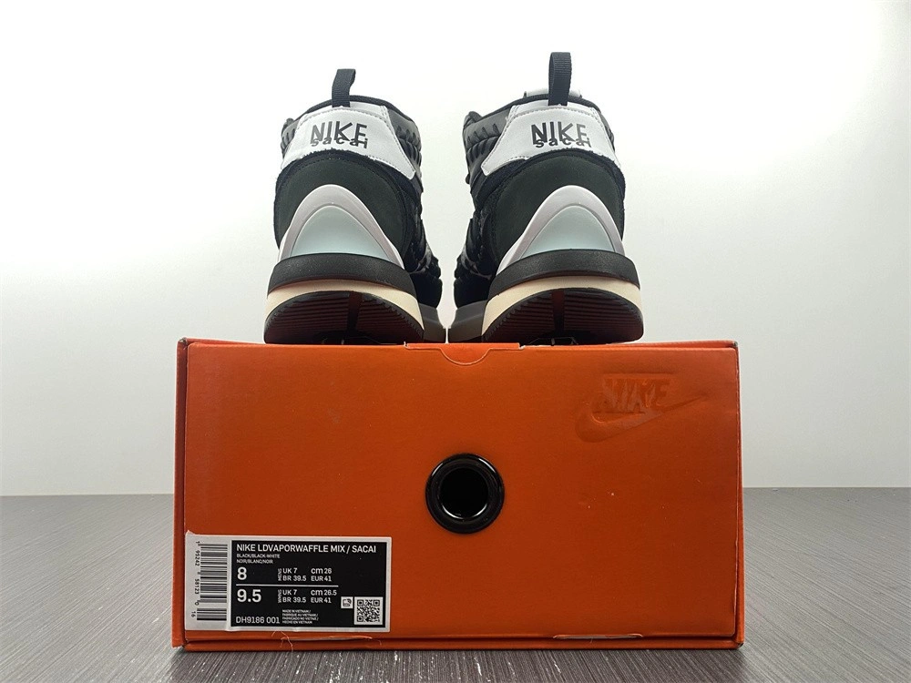 Nike Vaporwaffle sacai Jean Paul Gaultier Black White   DH9186-001