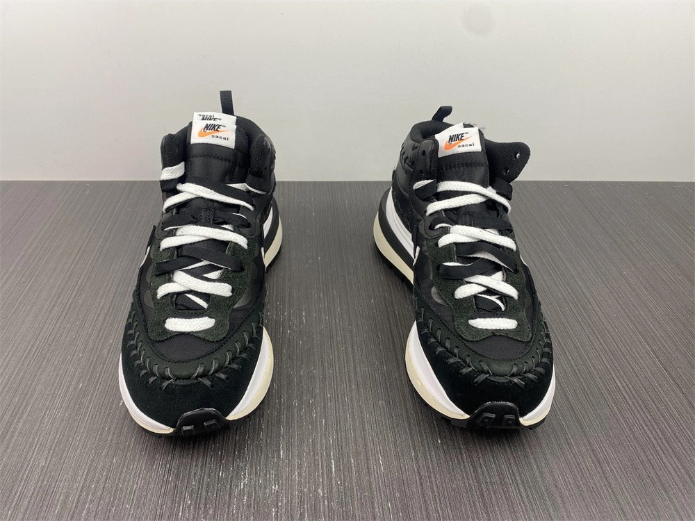 Nike Vaporwaffle sacai Jean Paul Gaultier Black White   DH9186-001