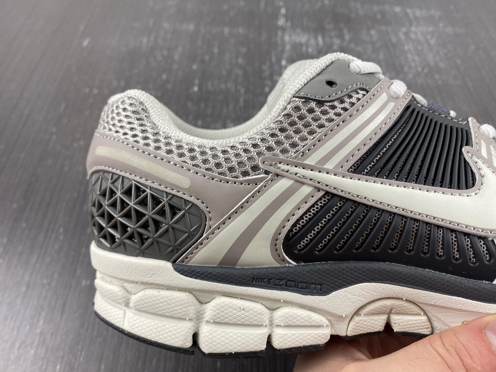 Nike Zoom Vomero 5 Cobblestone Light Stone FB8825-001