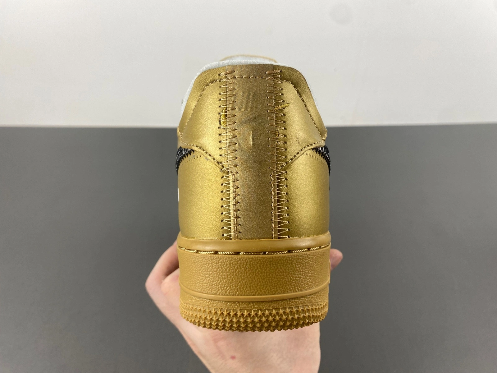 OFF-WHITE x Nike Air Force 1 gold AO4297-800