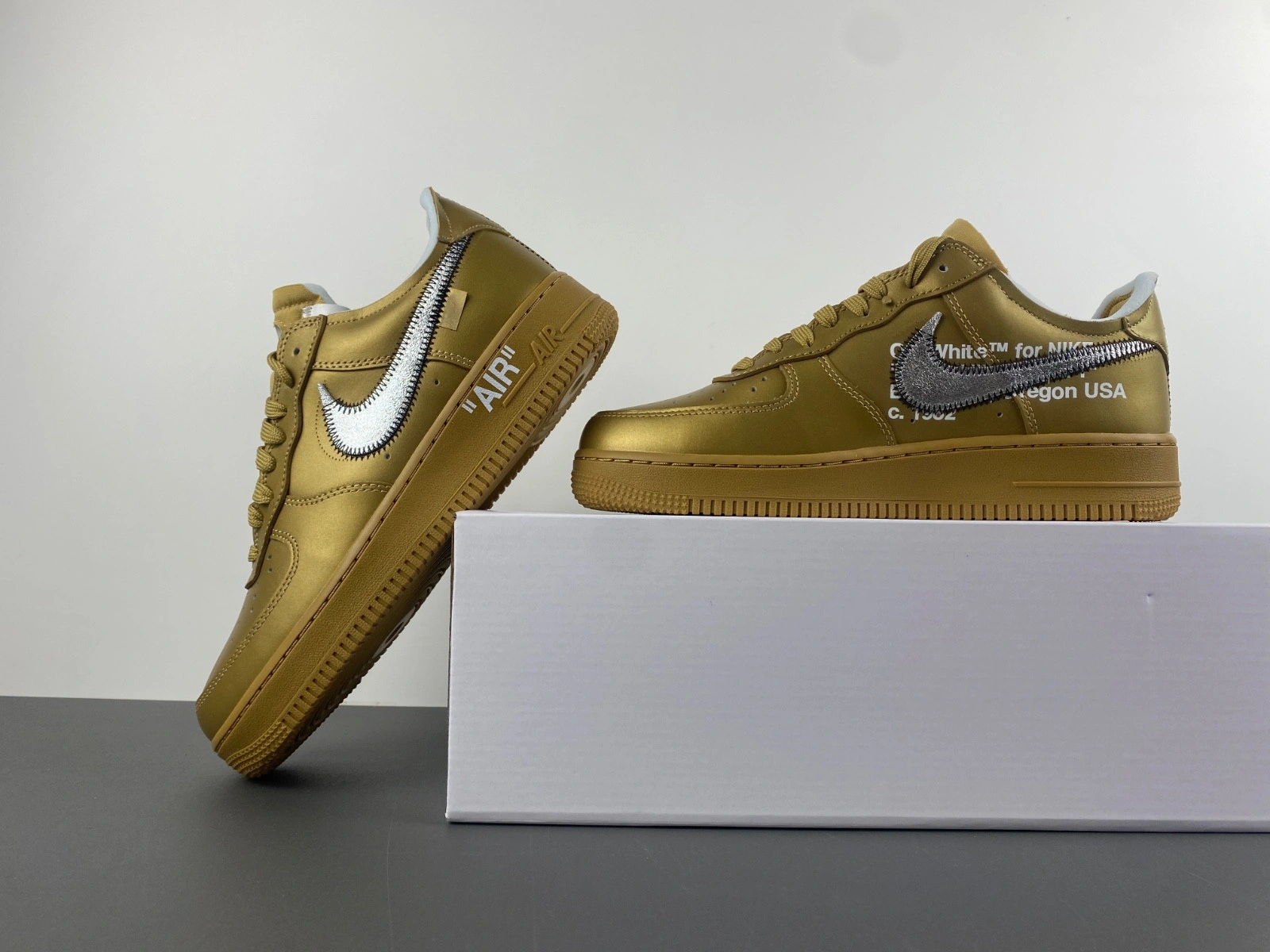 OFF-WHITE x Nike Air Force 1 gold AO4297-800