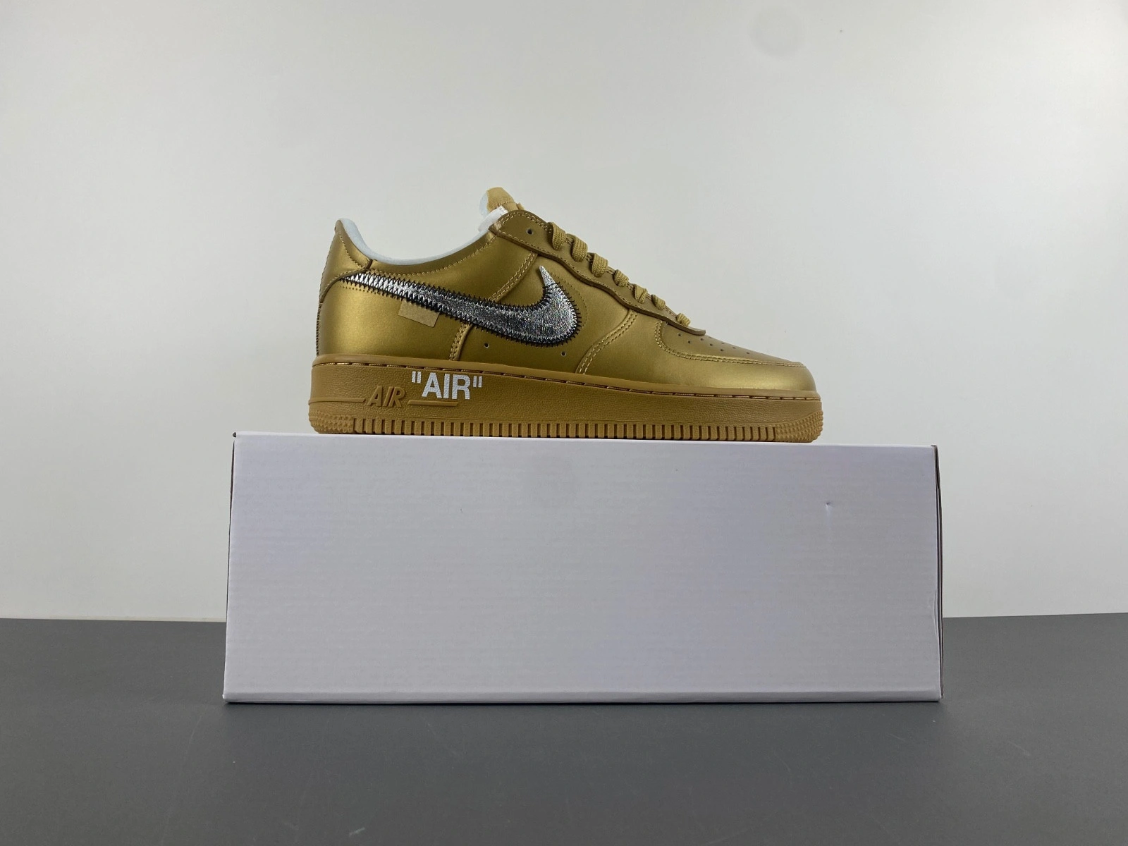 OFF-WHITE x Nike Air Force 1 gold AO4297-800