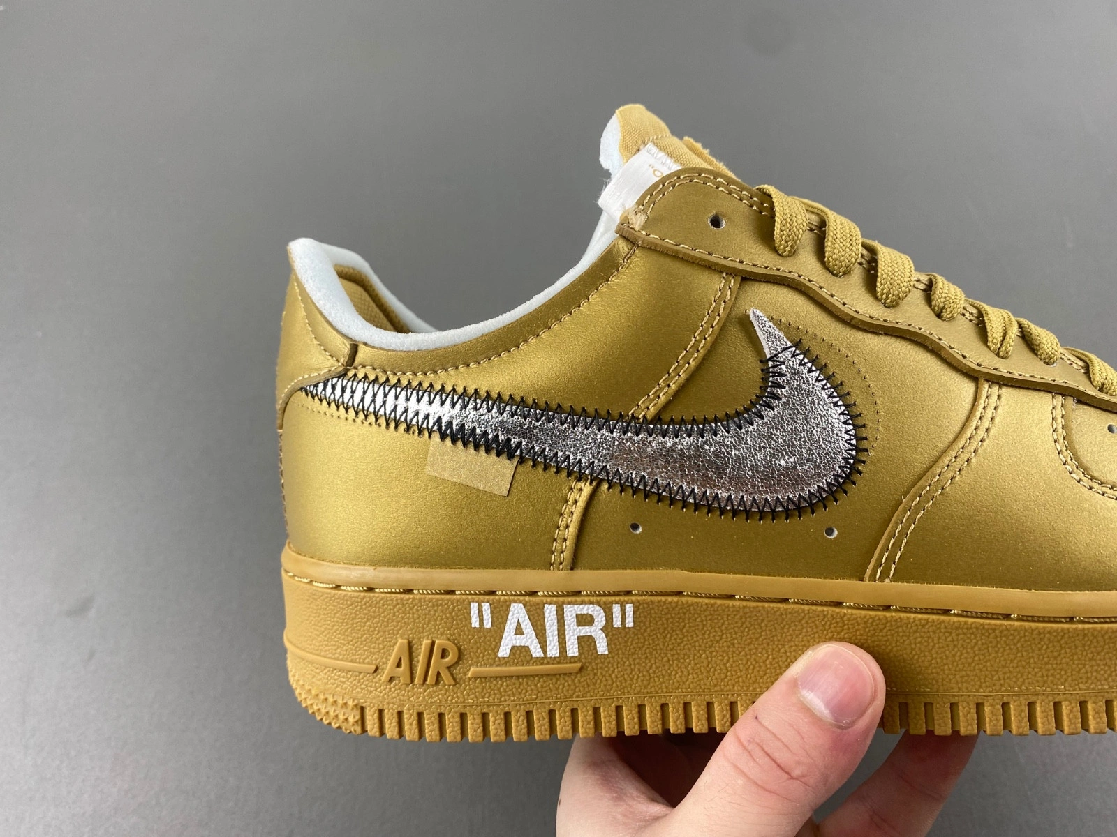 OFF-WHITE x Nike Air Force 1 gold AO4297-800