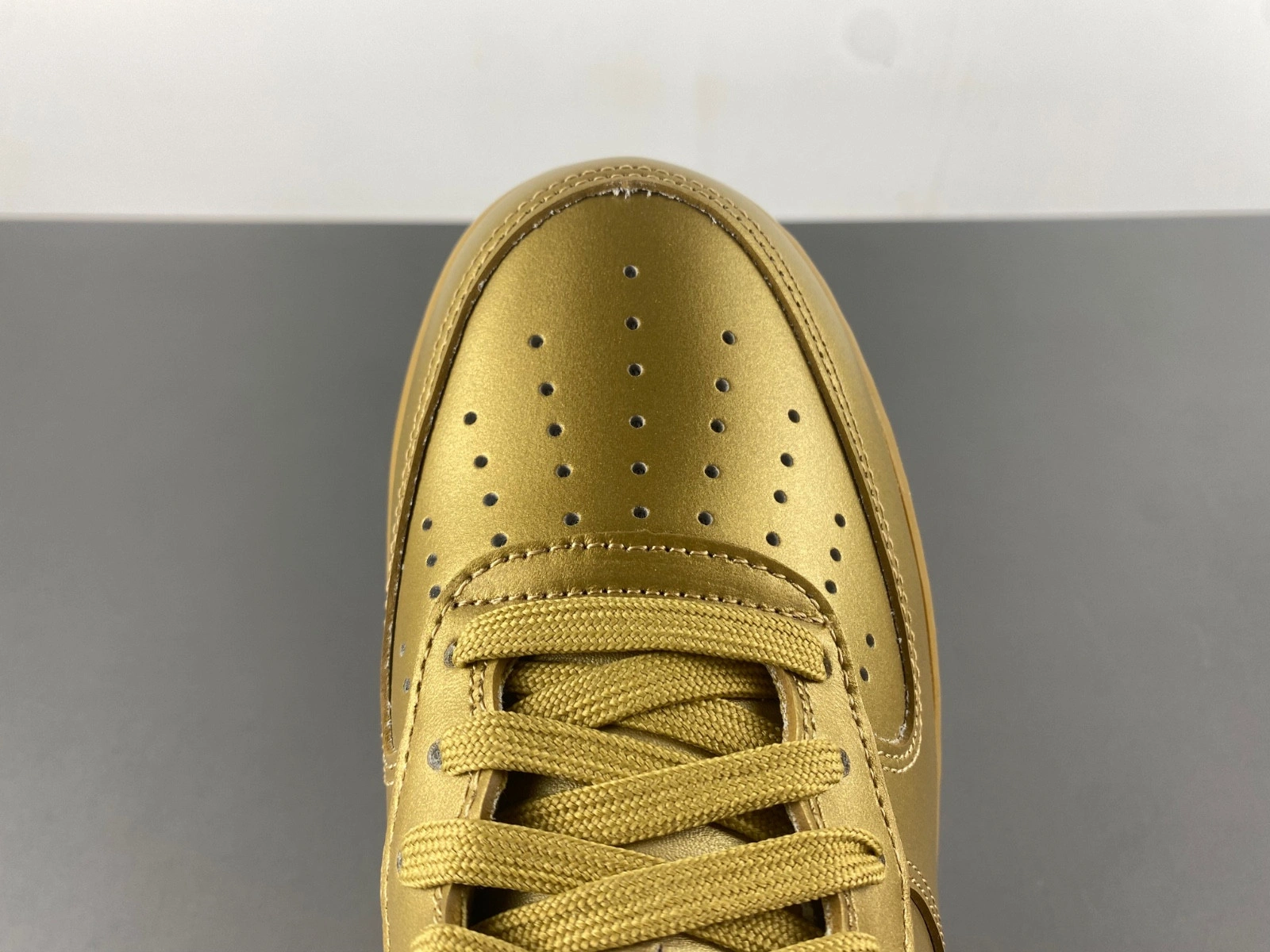 OFF-WHITE x Nike Air Force 1 gold AO4297-800