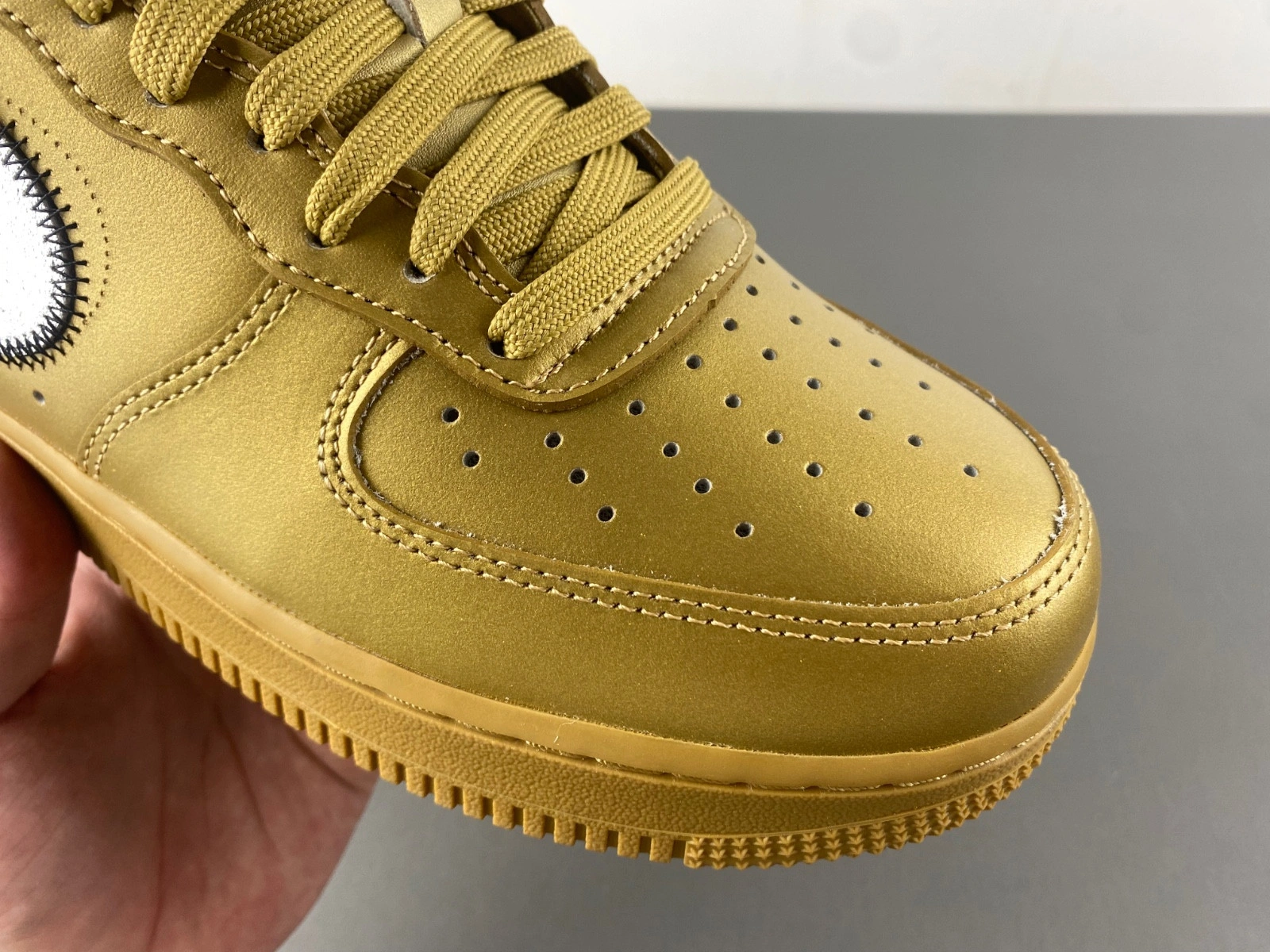 OFF-WHITE x Nike Air Force 1 gold AO4297-800