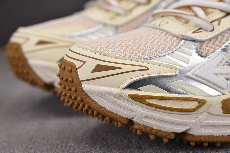 OWT  Be Right Back White Beige Sneakers SNEAKERS