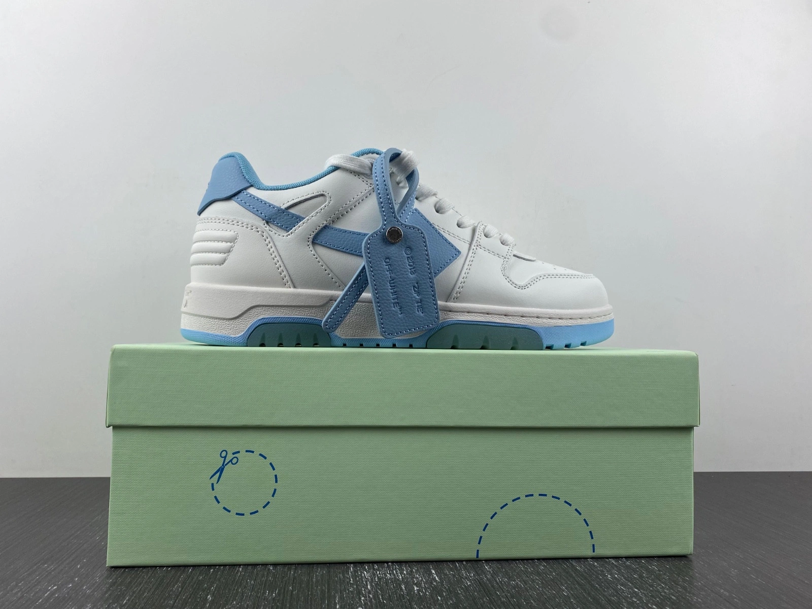 OWT  OUT OF OFFICE SNEAKERS
