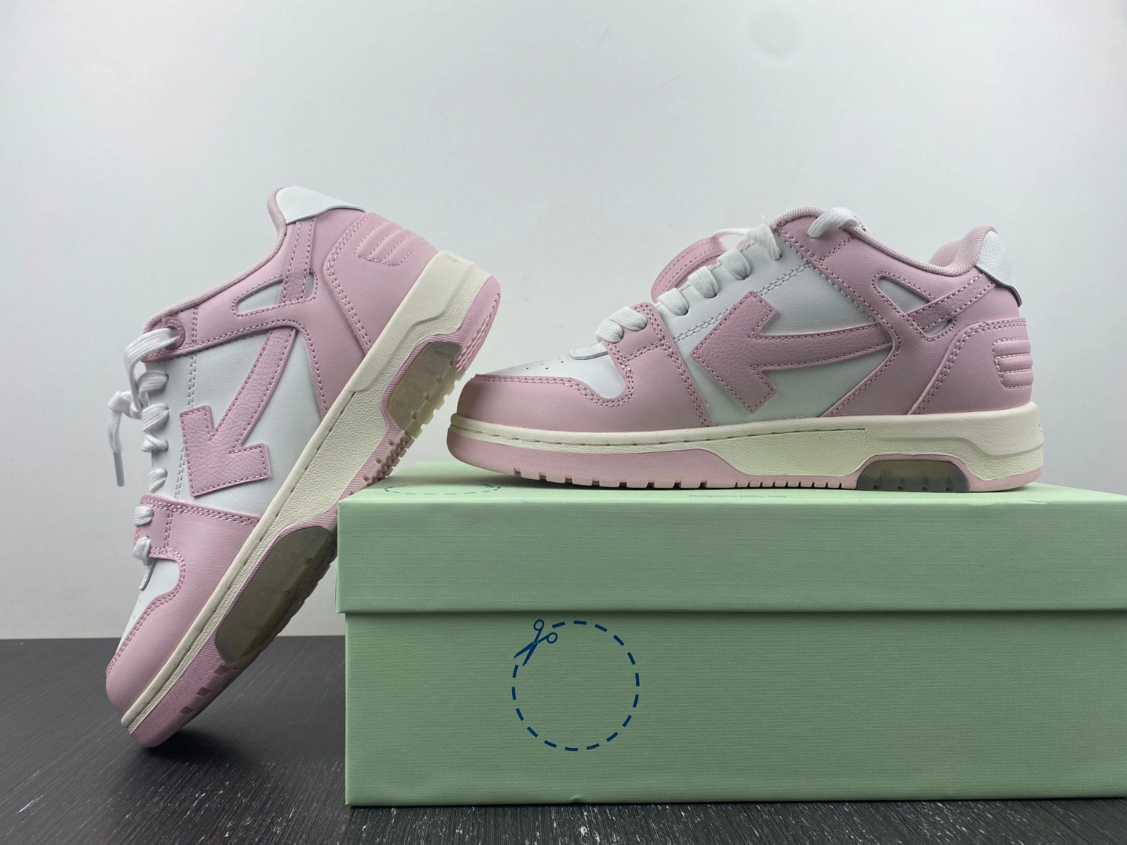 OWT  OUT OF OFFICE SNEAKERS
