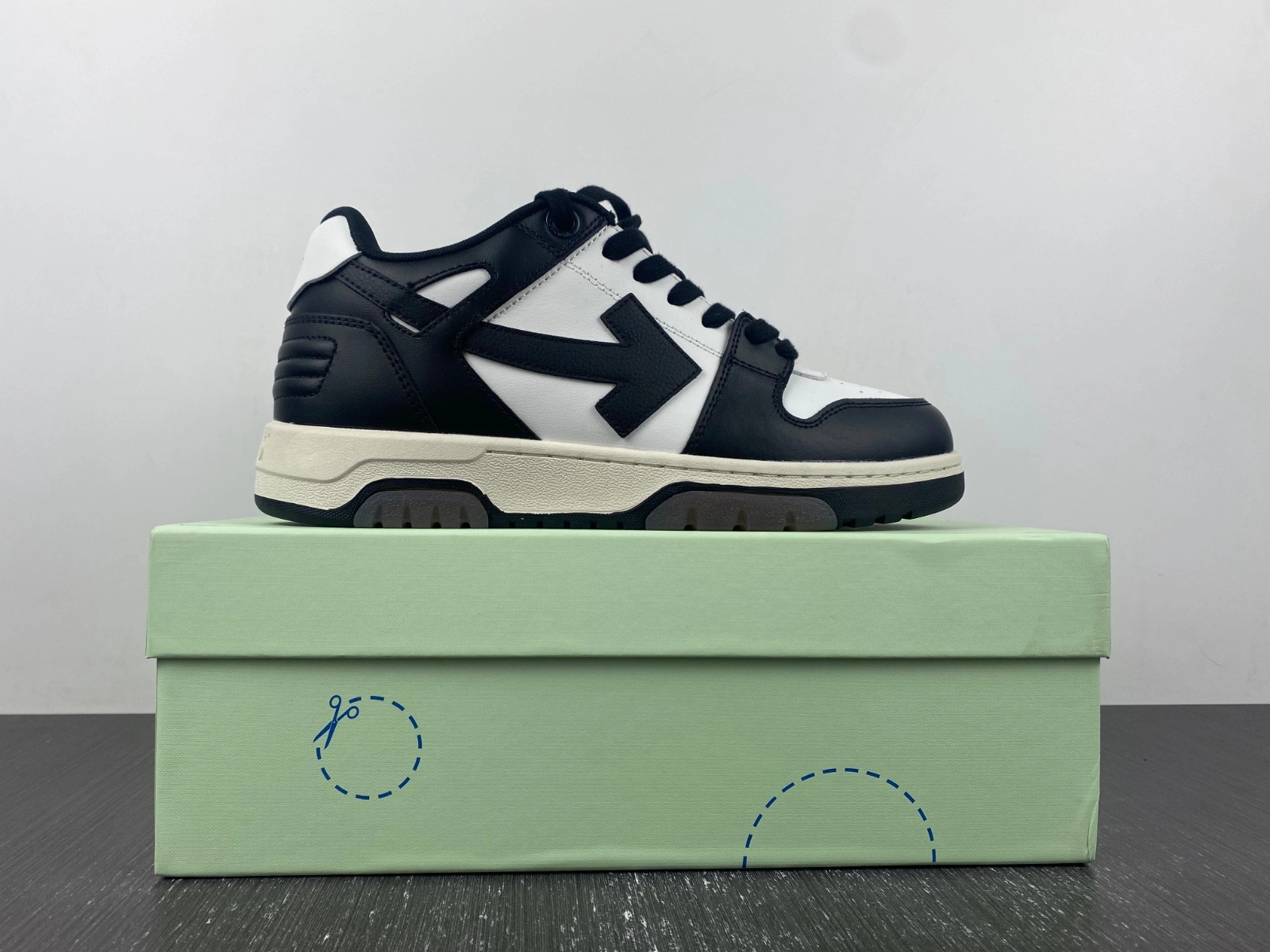 OWT  OUT OF OFFICE SNEAKERS
