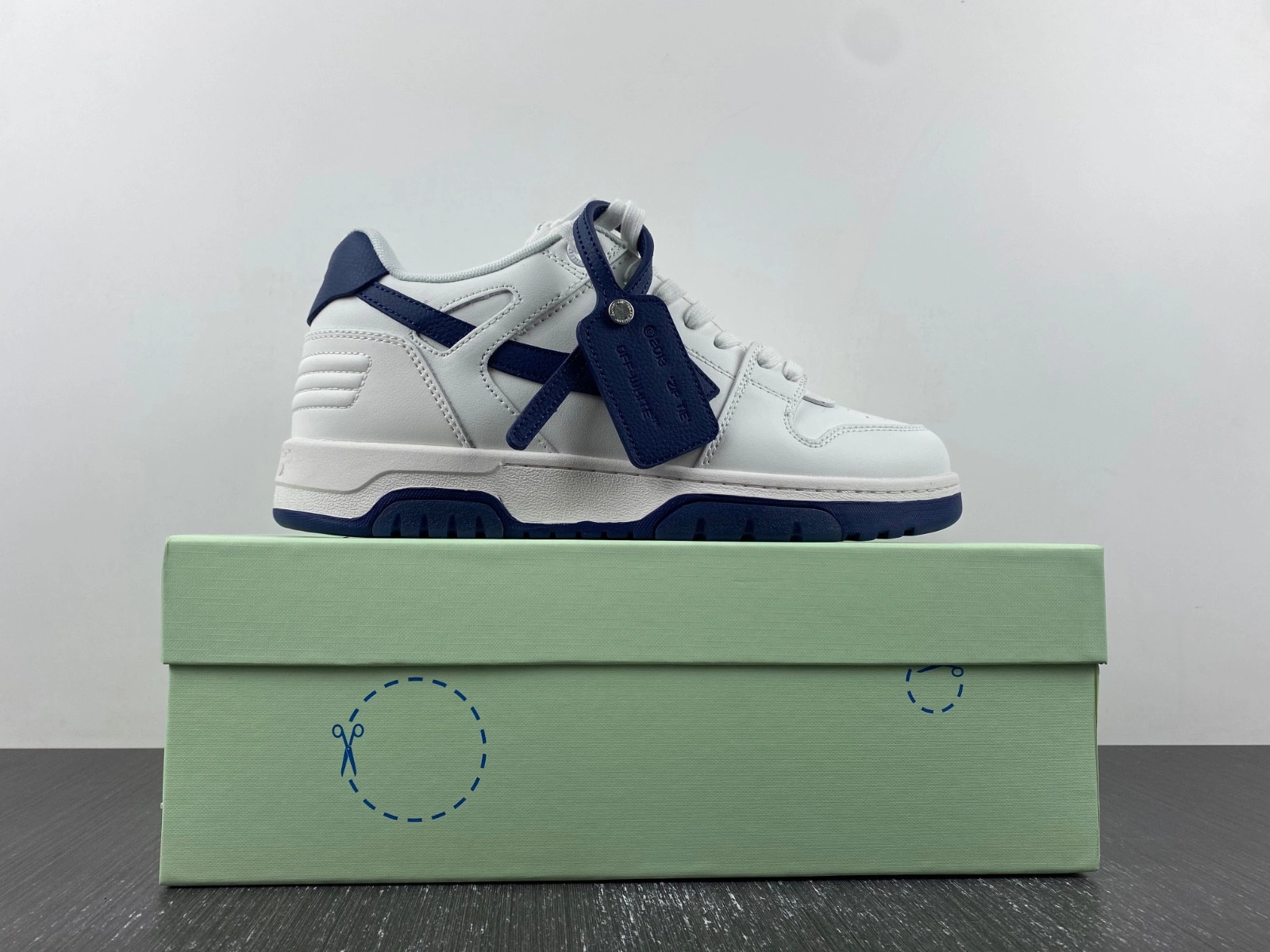 OWT  OUT OF OFFICE SNEAKERS
