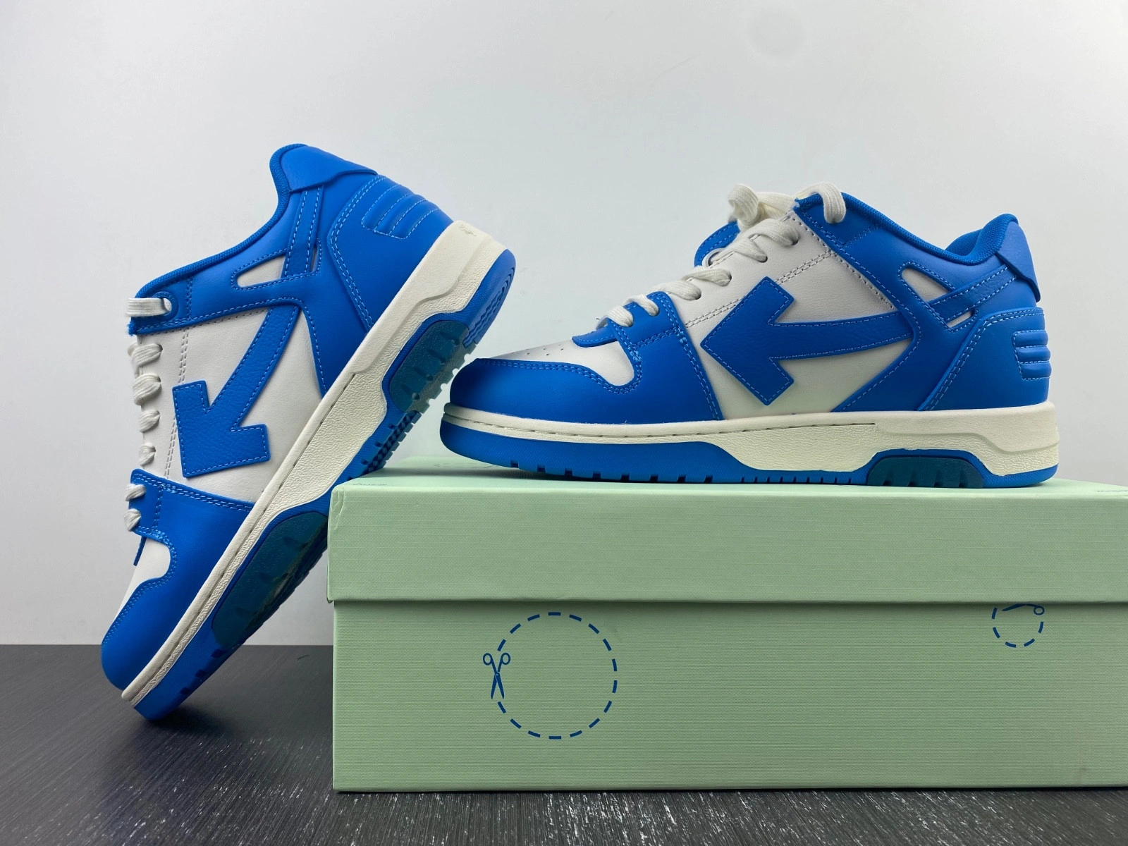 OWT  OUT OF OFFICE SNEAKERS