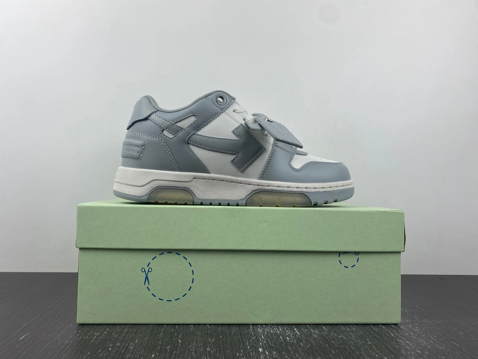 OWT  OUT OF OFFICE SNEAKERS