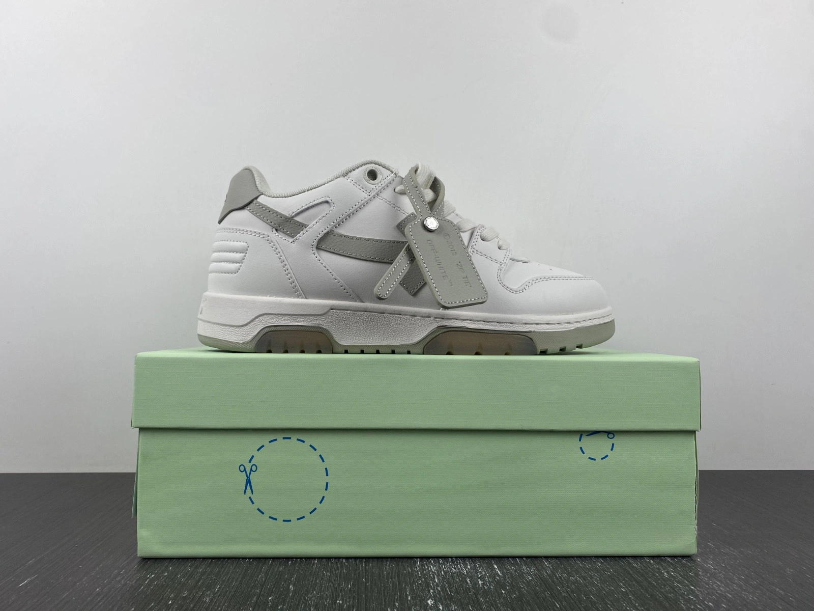 OWT  OUT OF OFFICE SNEAKERS