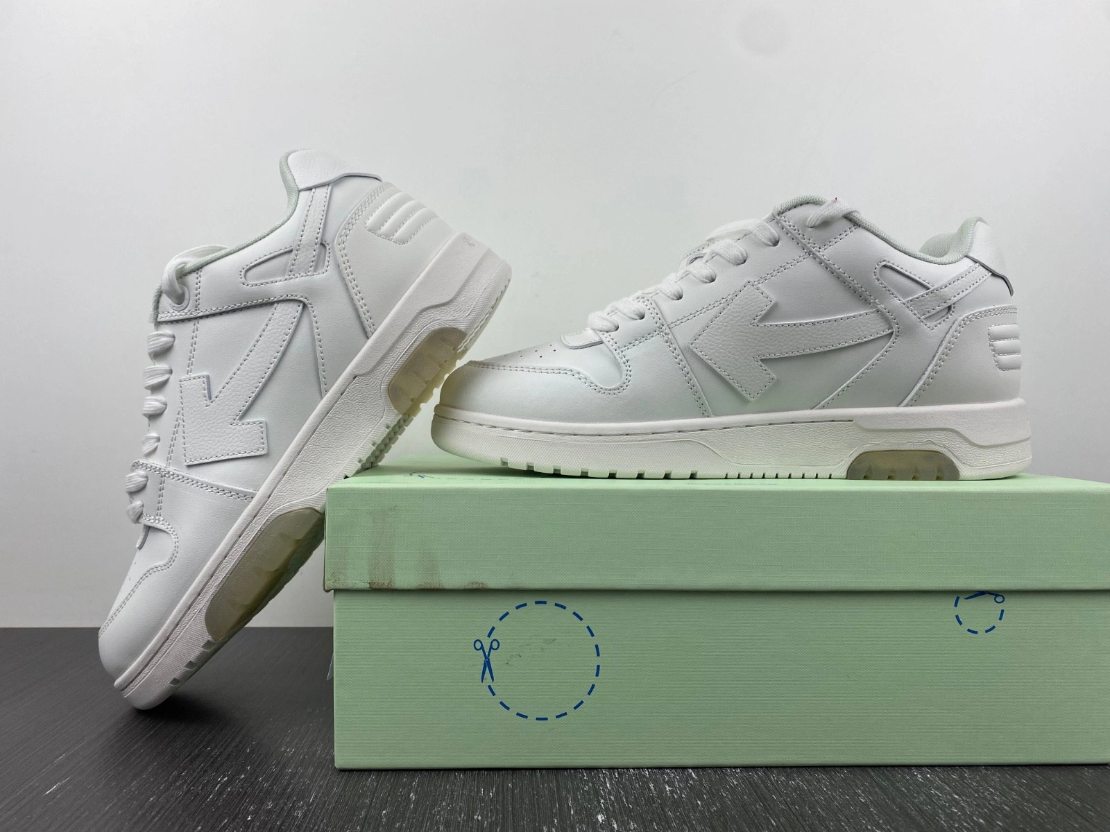 OWT  OUT OF OFFICE SNEAKERS