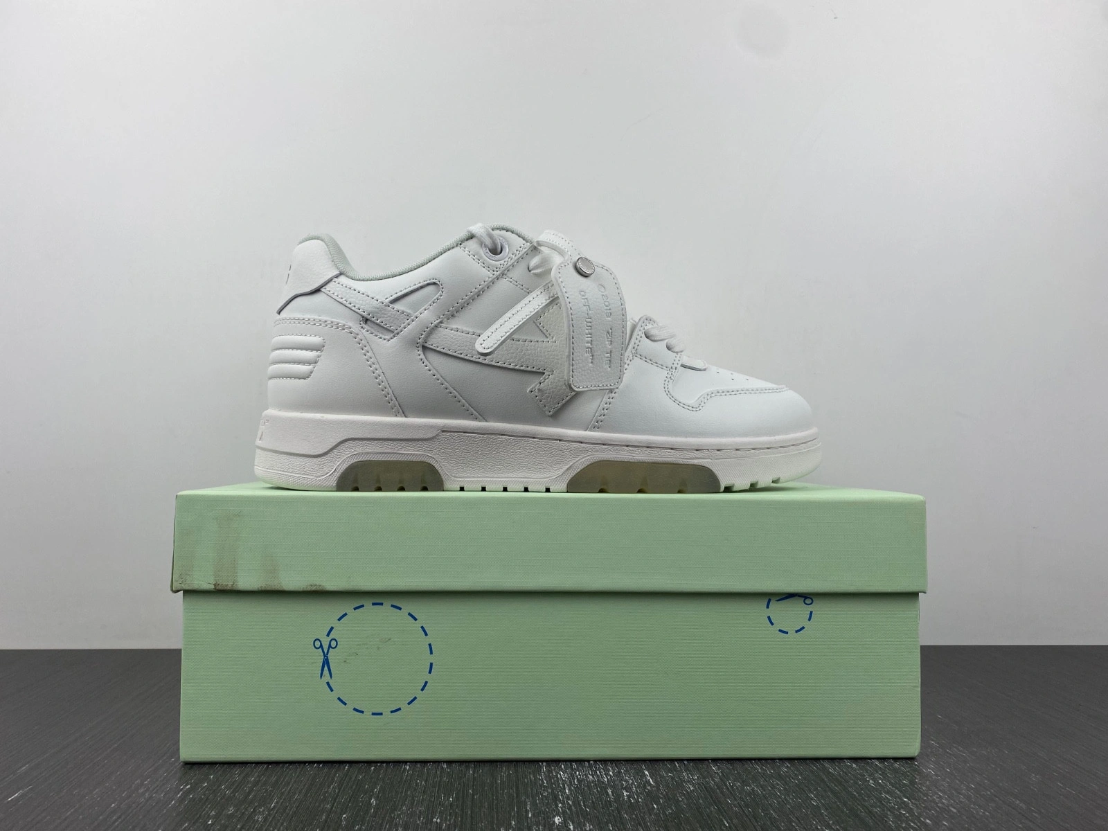 OWT  OUT OF OFFICE SNEAKERS