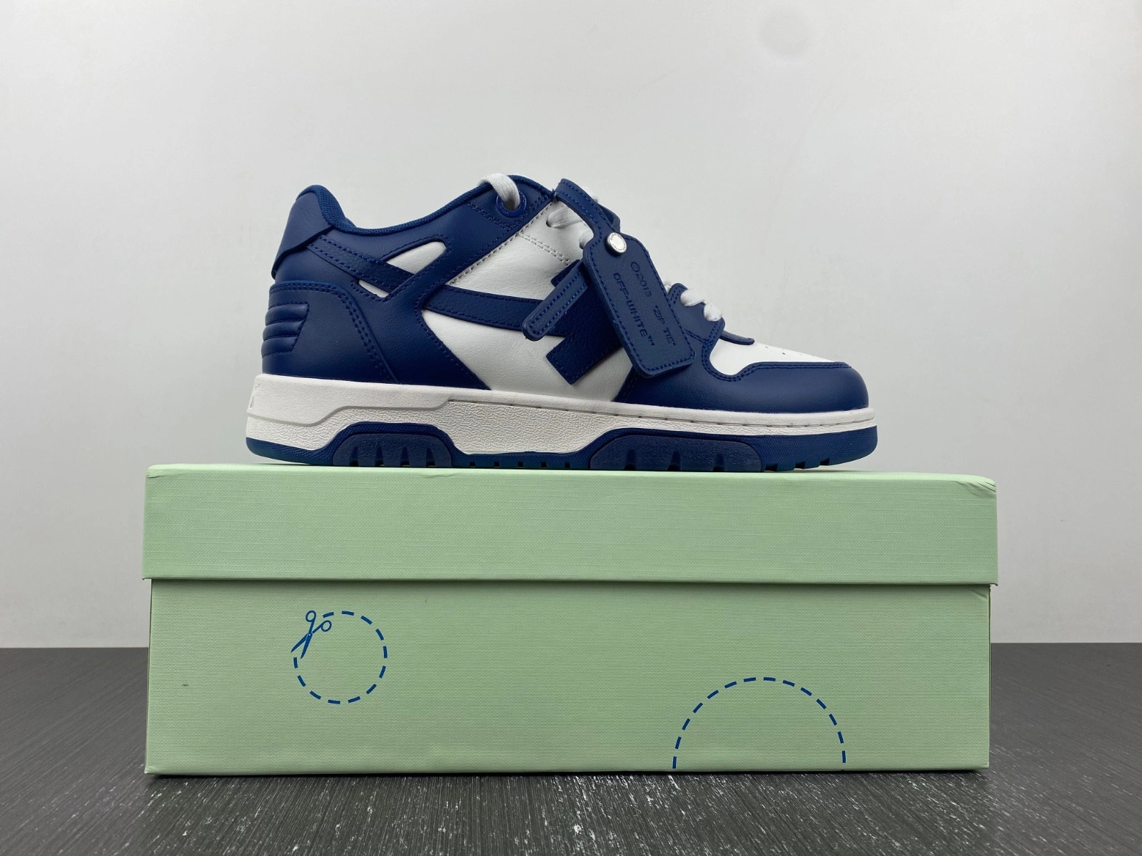 OWT  OUT OF OFFICE SNEAKERS