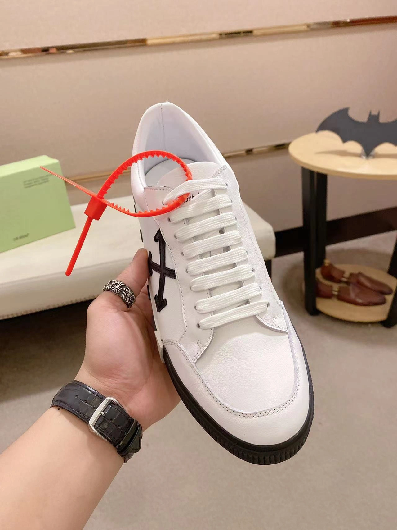 OWT  SNEAKERS