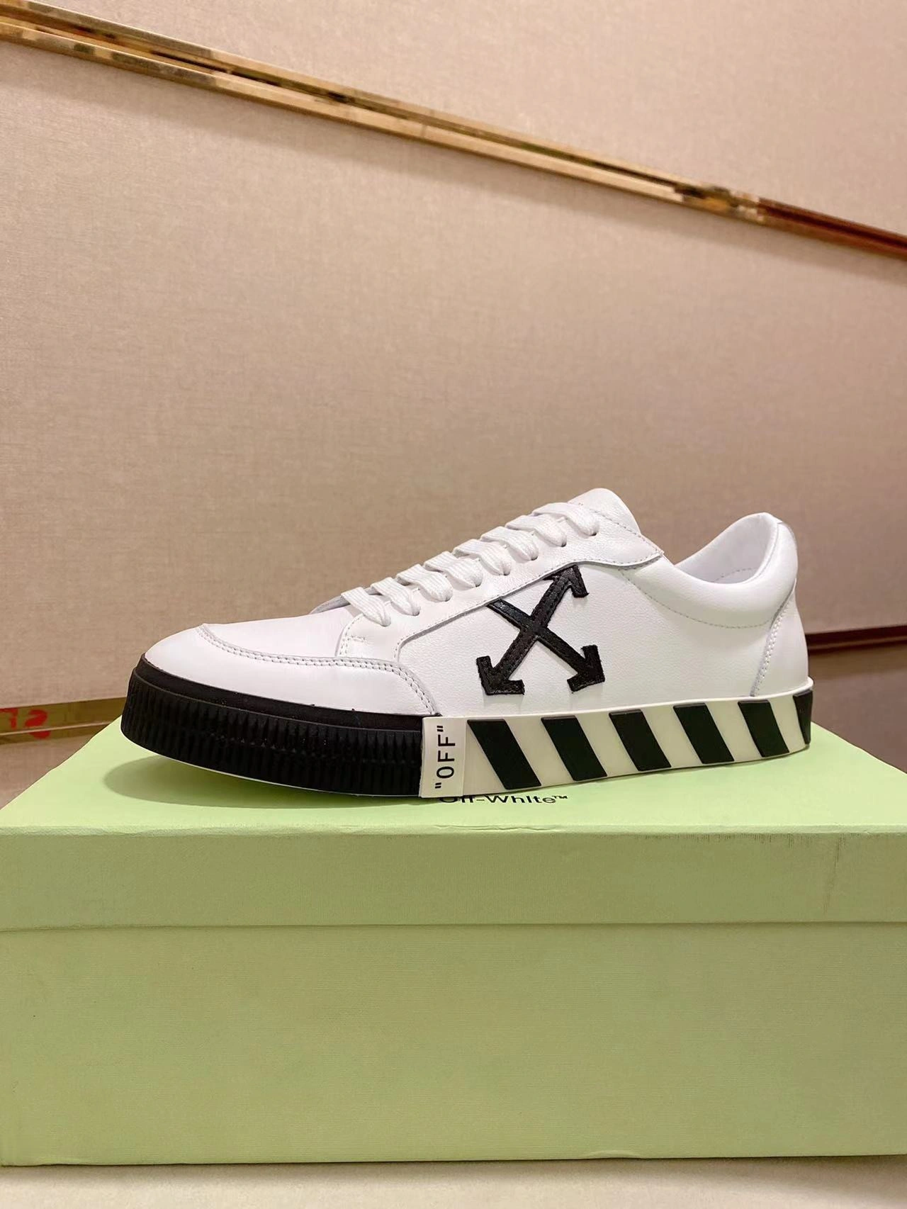 OWT  SNEAKERS