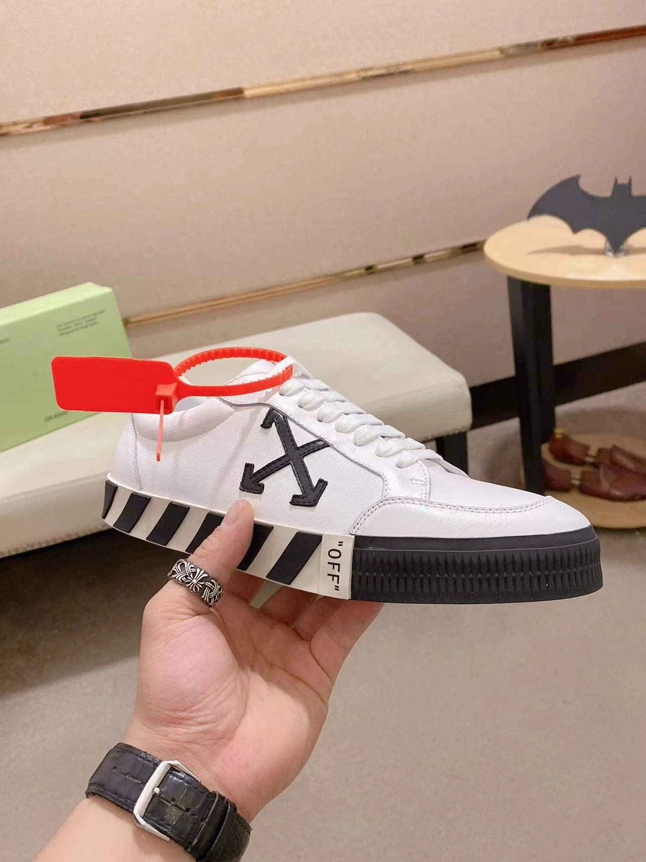 OWT  SNEAKERS