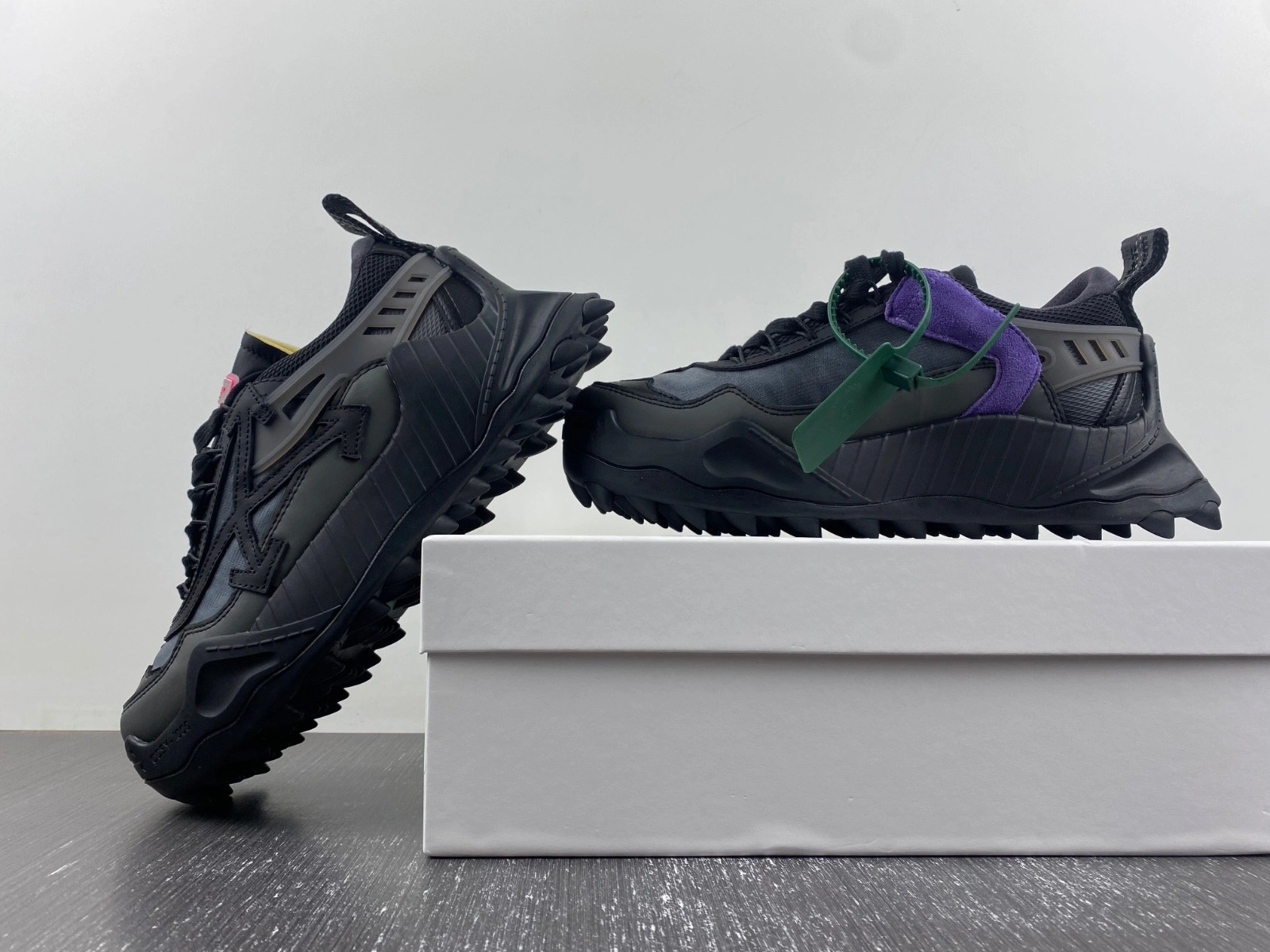 OWT 19FW ODSY-1000 SNEAKERS