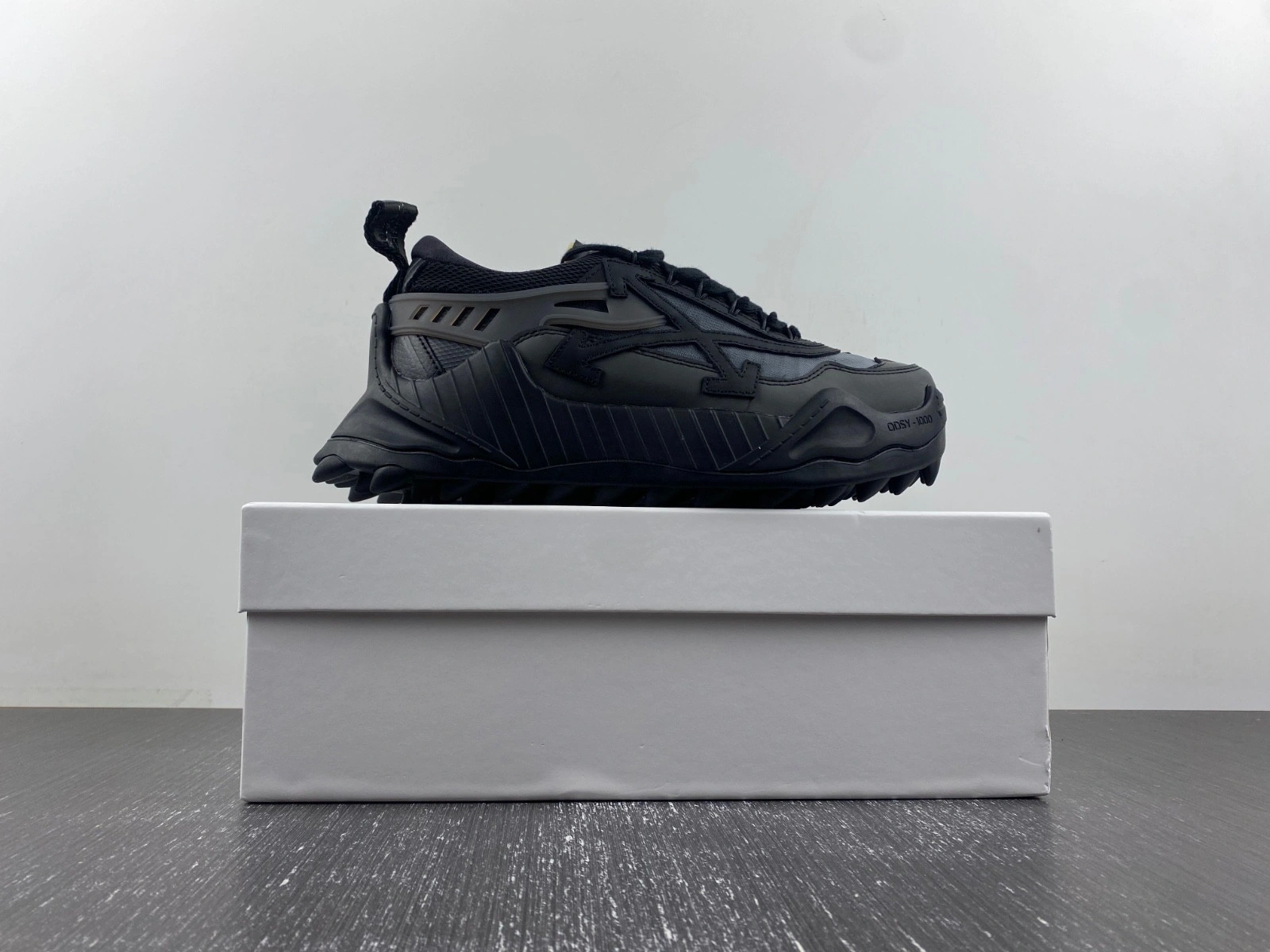 OWT 19FW ODSY-1000 SNEAKERS