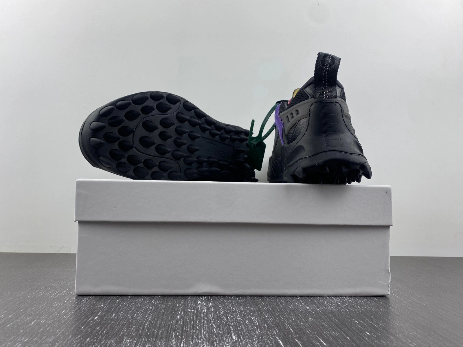 OWT 19FW ODSY-1000 SNEAKERS