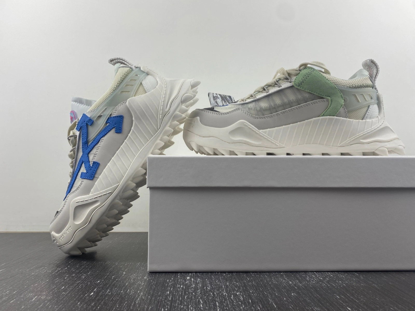 OWT 19FW ODSY-1000 SNEAKERS