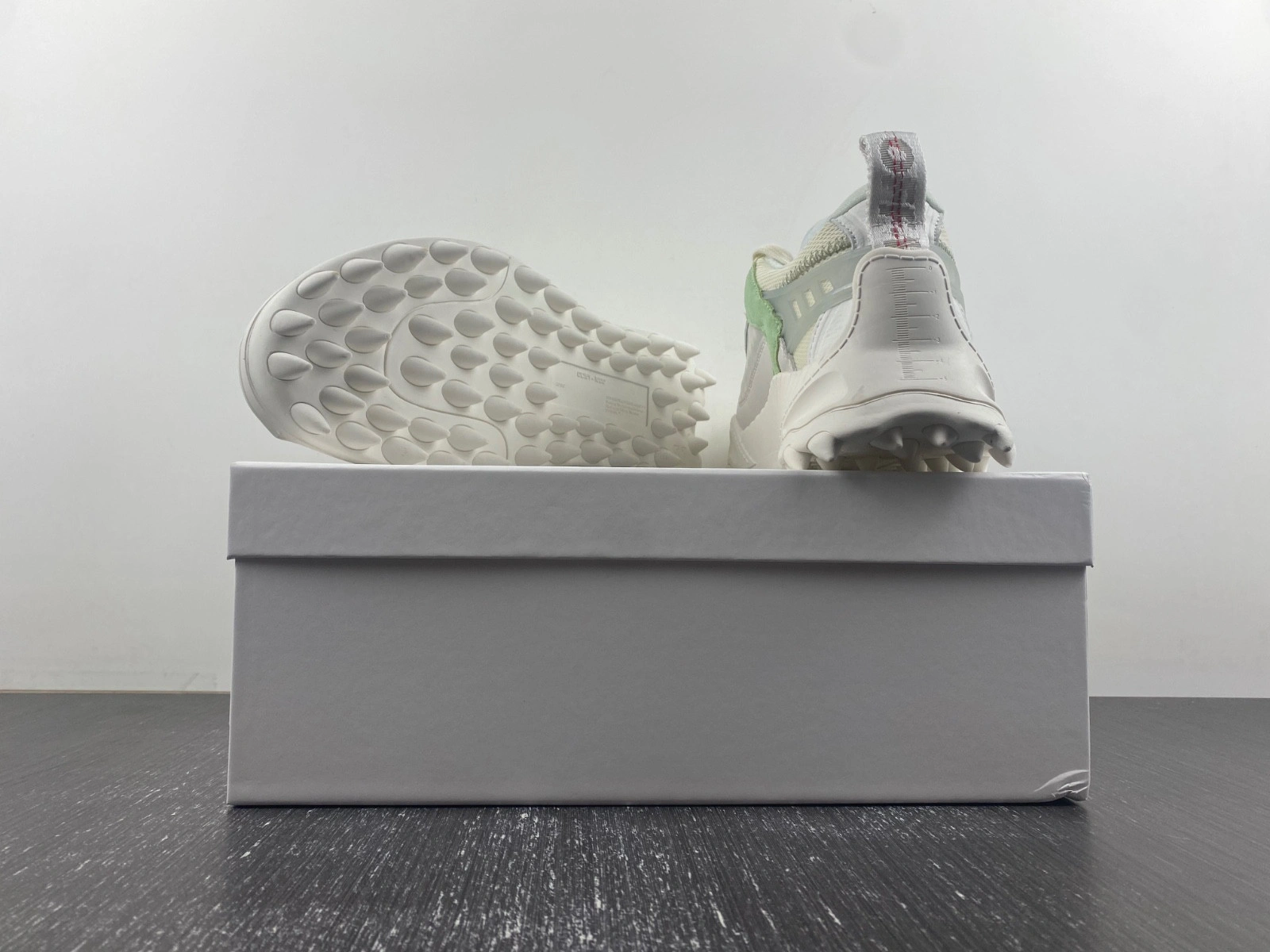 OWT 19FW ODSY-1000 SNEAKERS