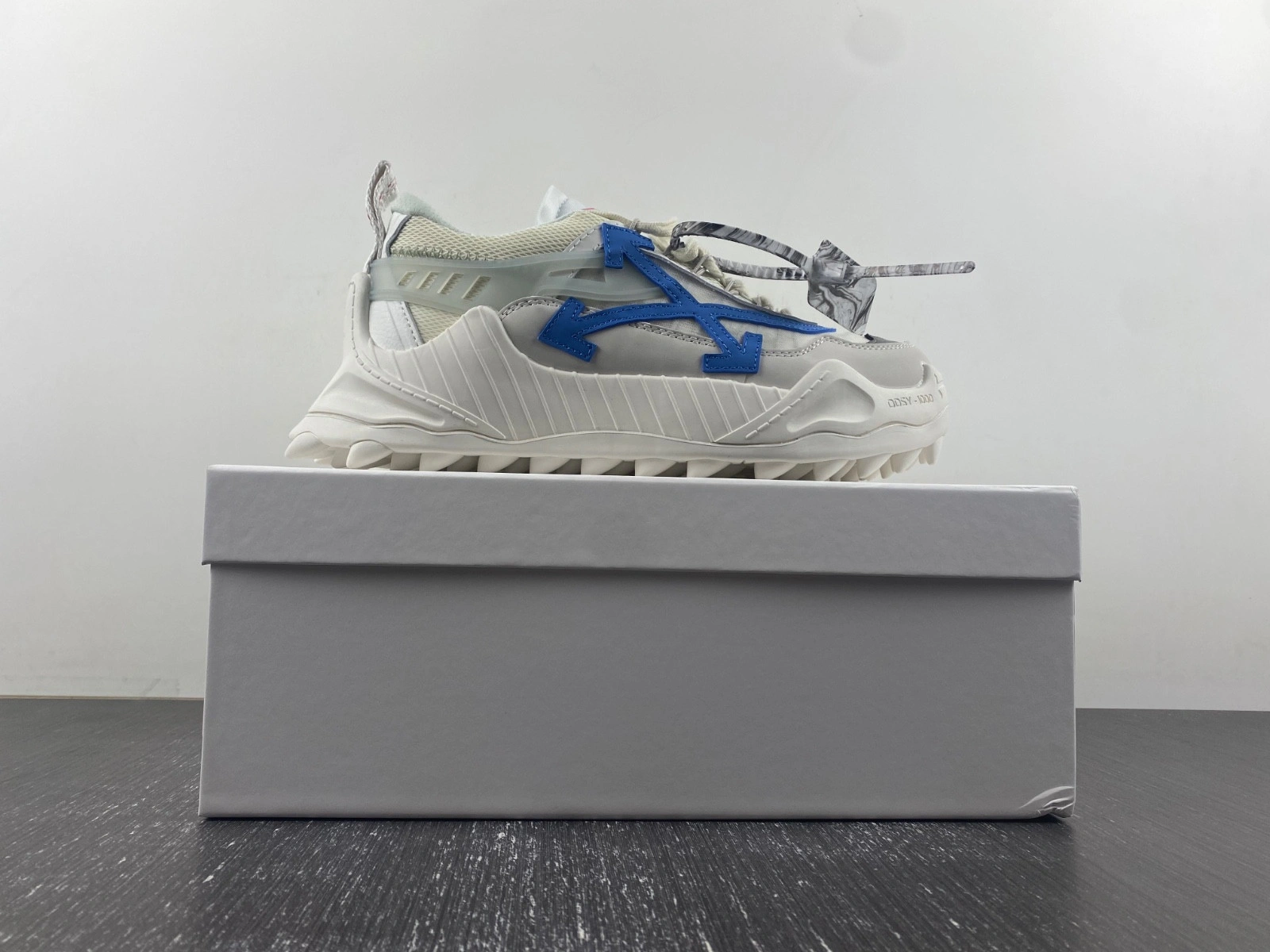 OWT 19FW ODSY-1000 SNEAKERS