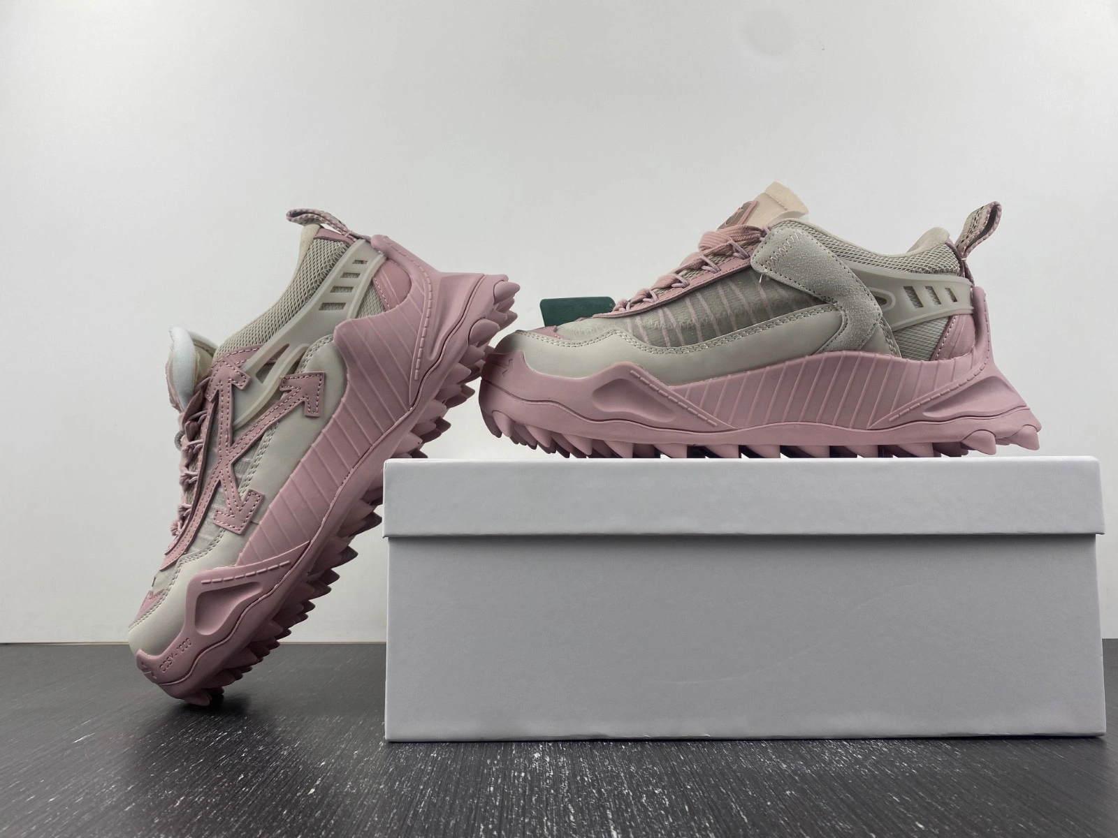 OWT 19FW ODSY-1000 SNEAKERS