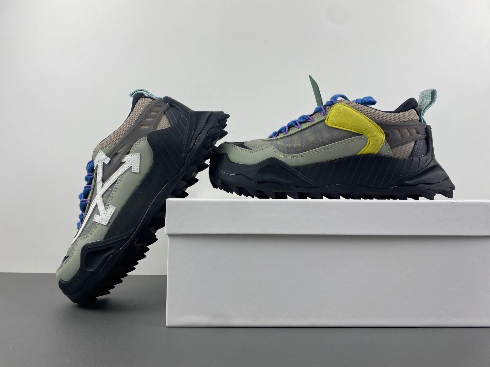 OWT 19FW ODSY-1000 SNEAKERS