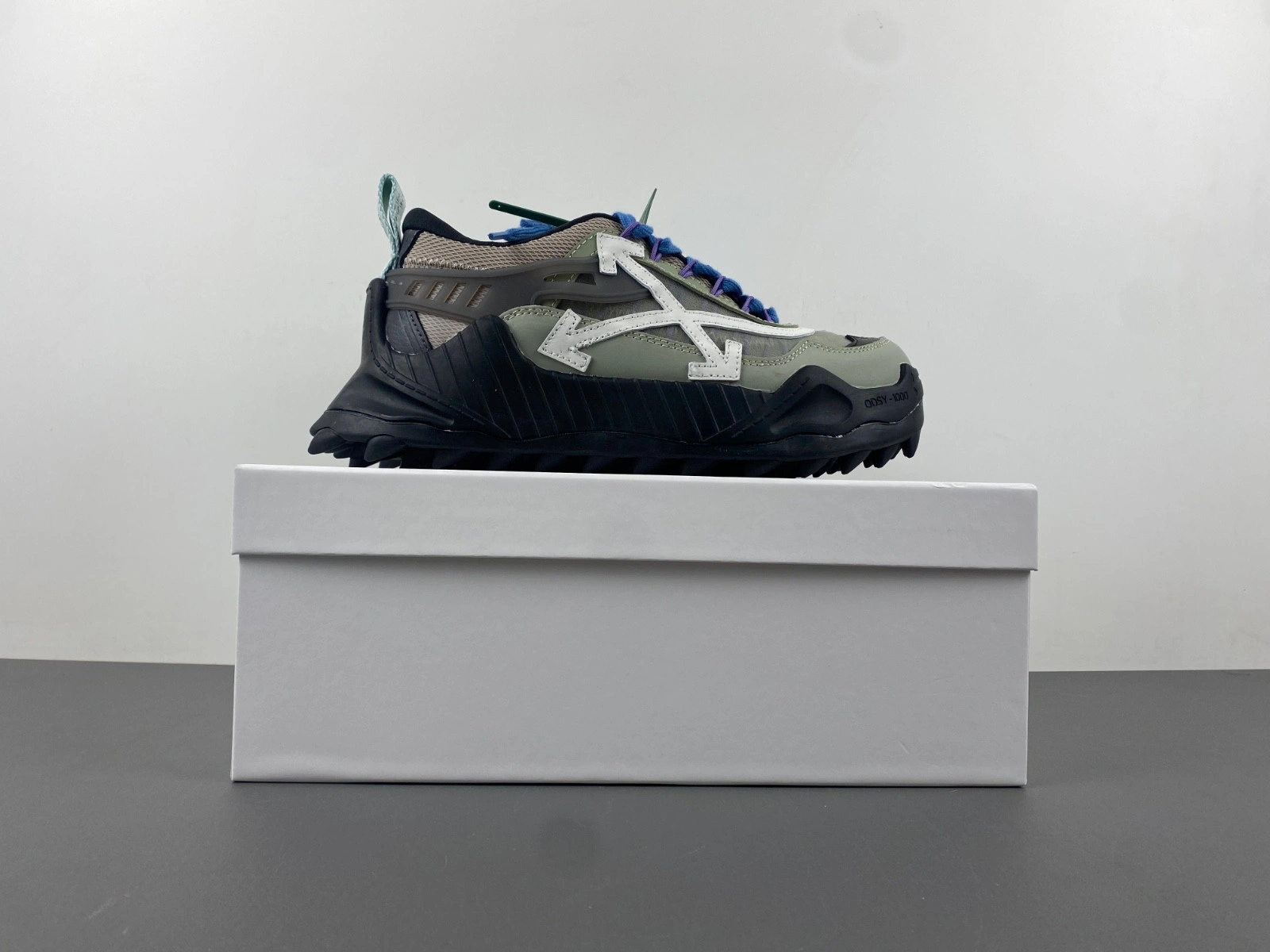 OWT 19FW ODSY-1000 SNEAKERS