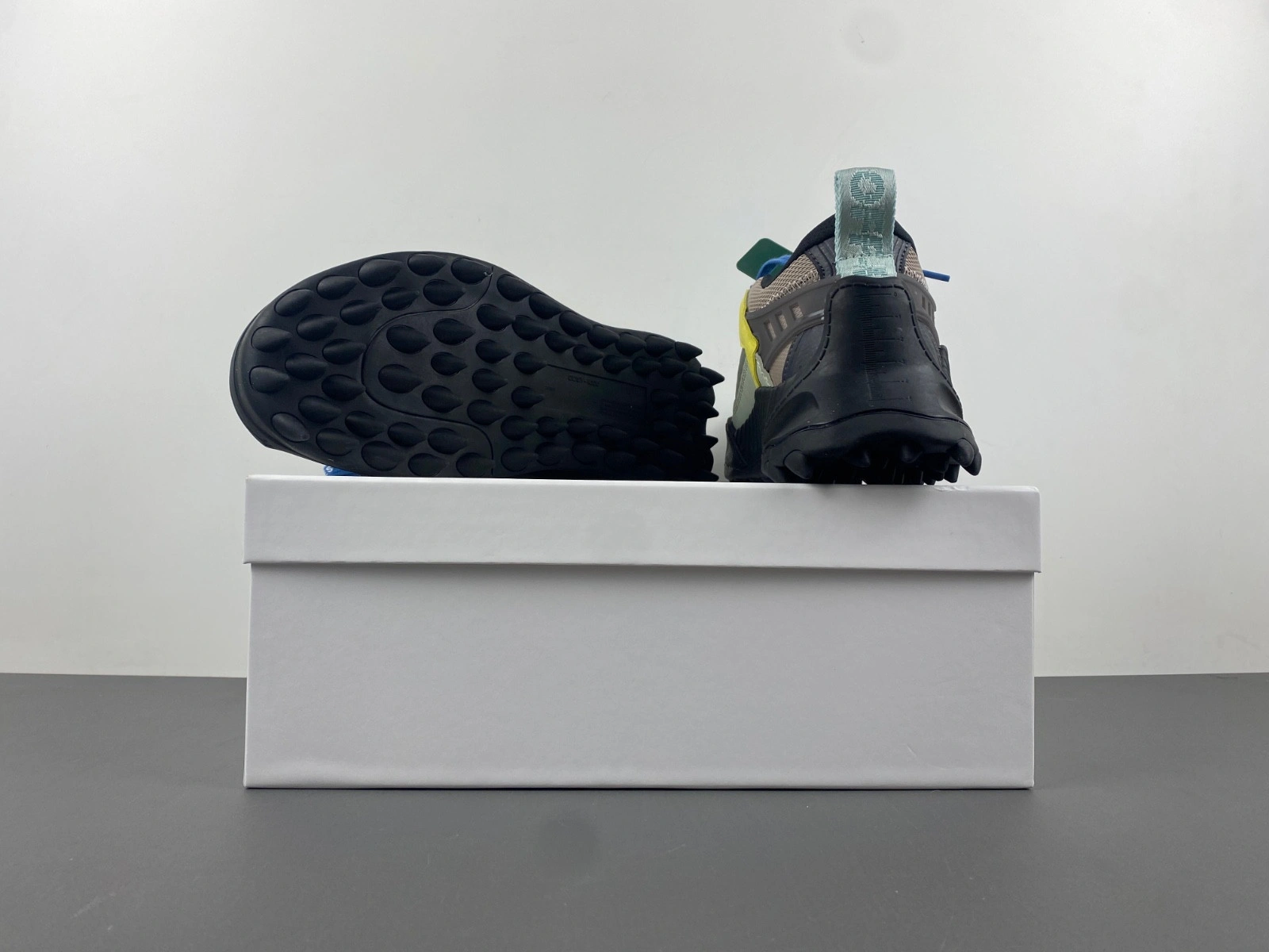 OWT 19FW ODSY-1000 SNEAKERS