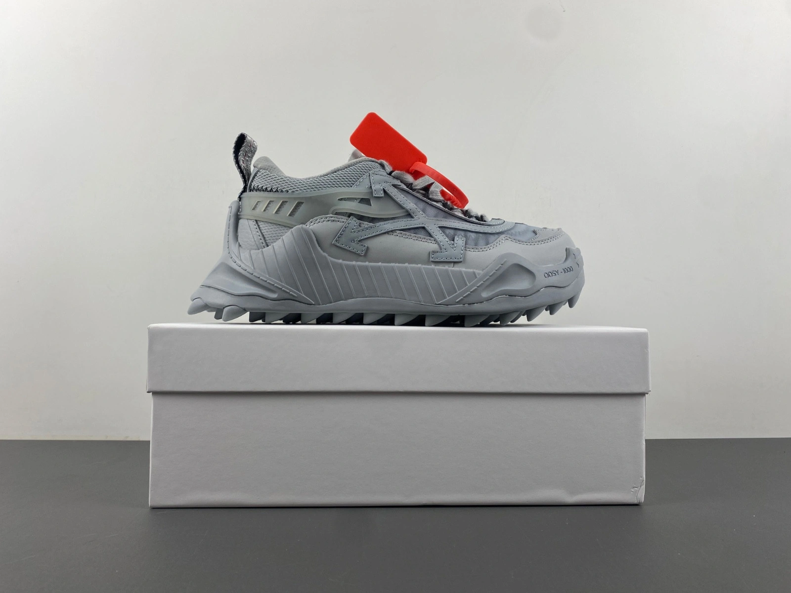 OWT 19FW ODSY-1000 SNEAKERS